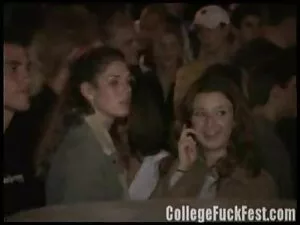 Haley chupa latinos  ...