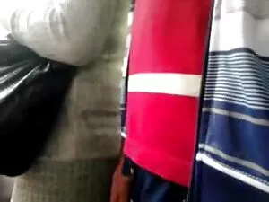 Preggo milf masturba ...
