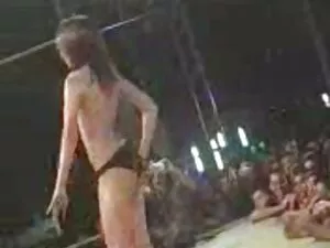 dos chicas asiáticas ...